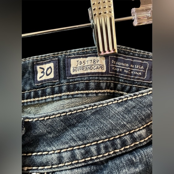 Miss Me Boyfriend Capri Jeans - Picture 7 of 7